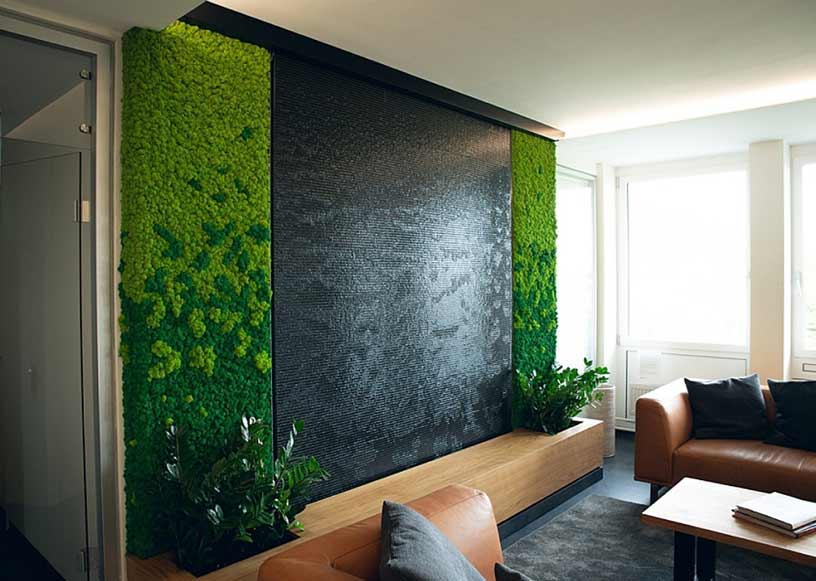 Natursteinwasserwand mit Islandmoos